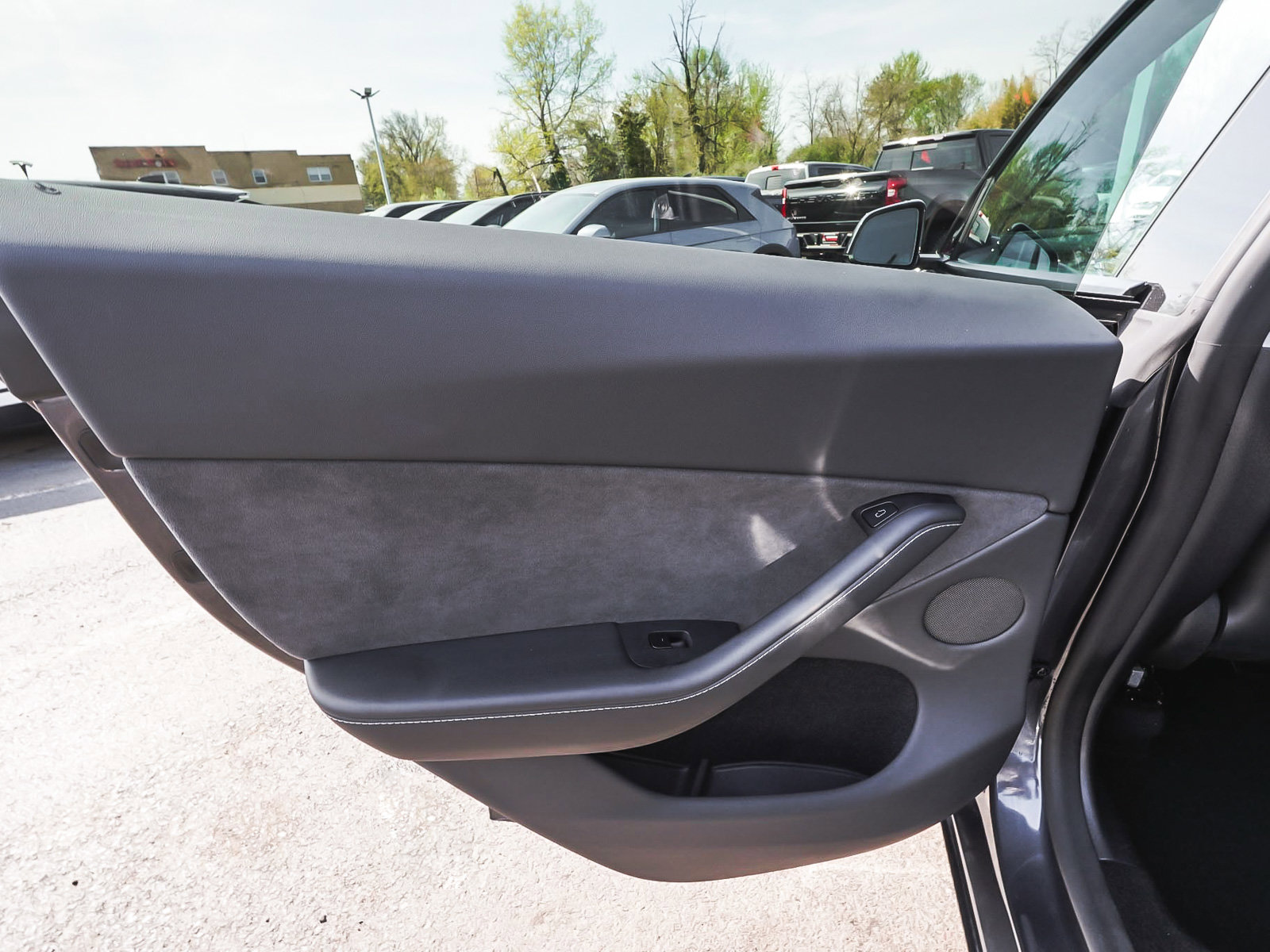Used 2025 Tesla Model Y Long Range AWD/4WD image 9