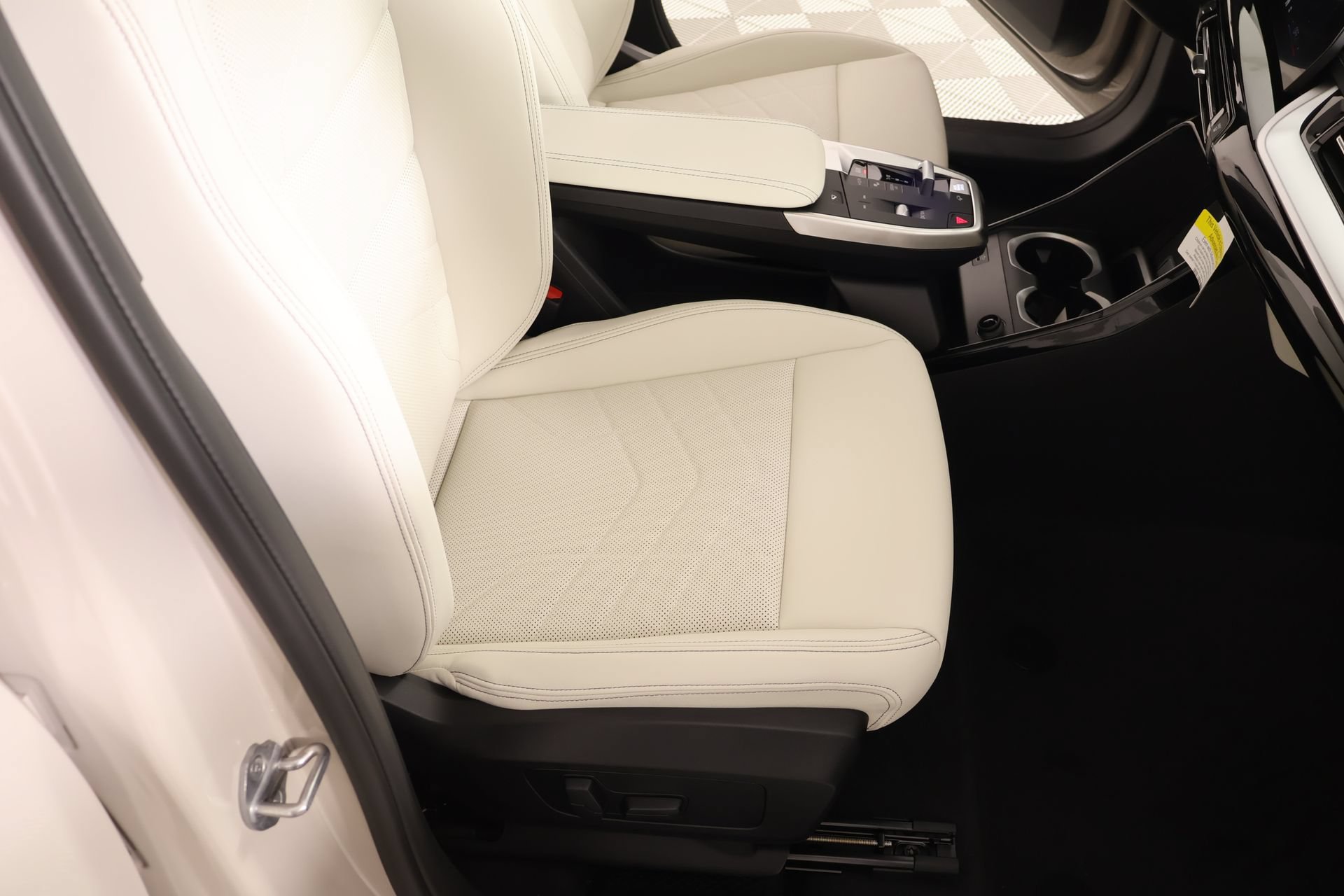 New 2026 BMW X1 xDrive28i w/ Technology Package AWD/4WD image 12