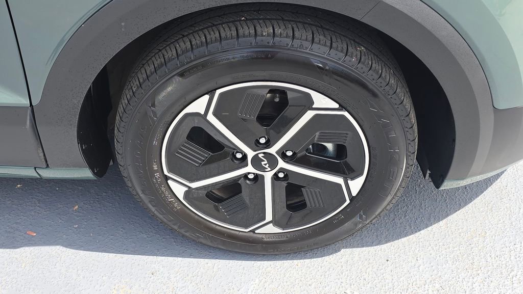 Used 2023 Kia Niro EX FWD image 10