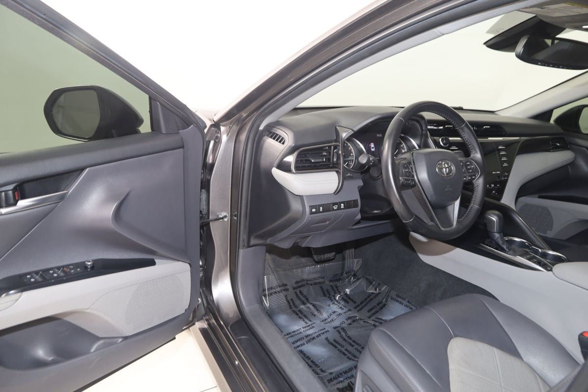 Used 2019 Toyota Camry XLE FWD image 46