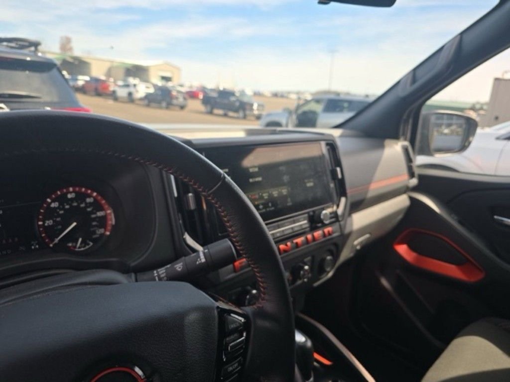 Used 2025 Nissan Frontier PRO-4X AWD/4WD image 14