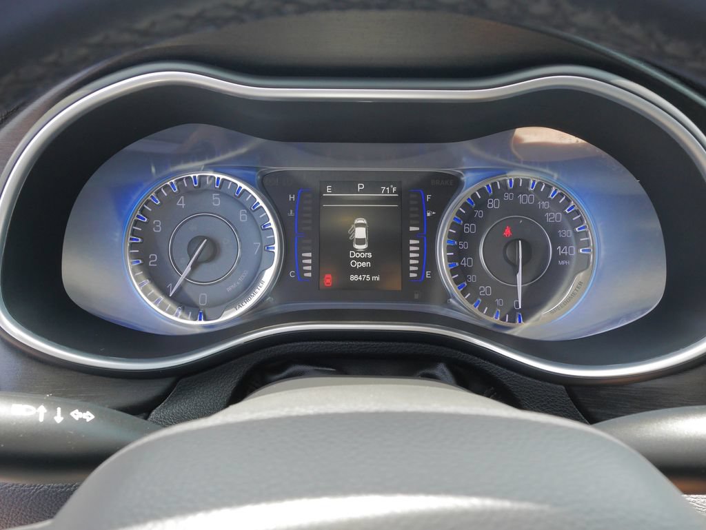 Used 2017 Chrysler 200 Limited Platinum FWD image 23