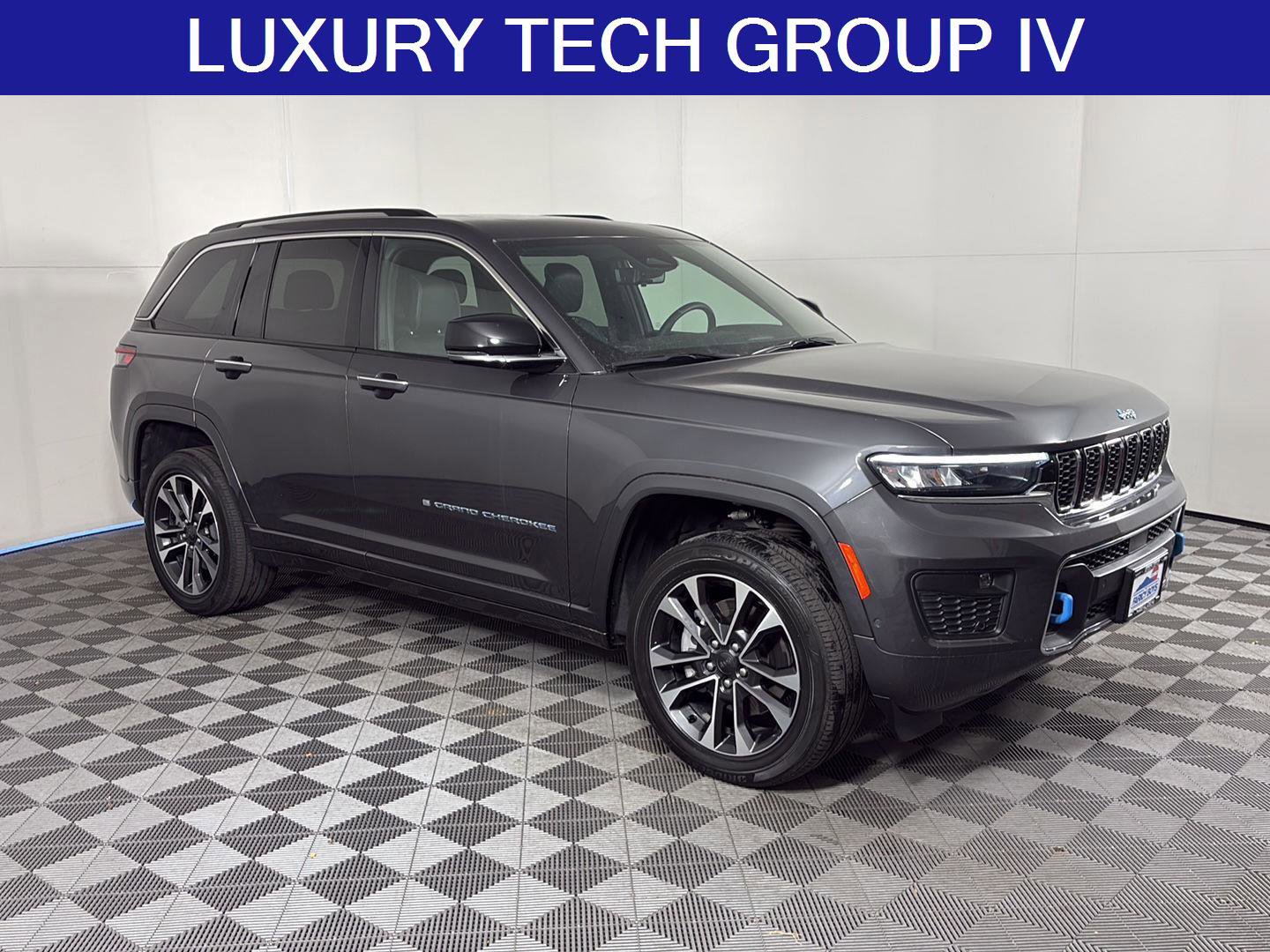 Used 2023 Jeep Grand Cherokee Overland w/ Luxury Tech Group IV image 1