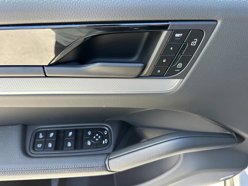 Used 2026 Porsche Cayenne E-Hybrid AWD/4WD image 17