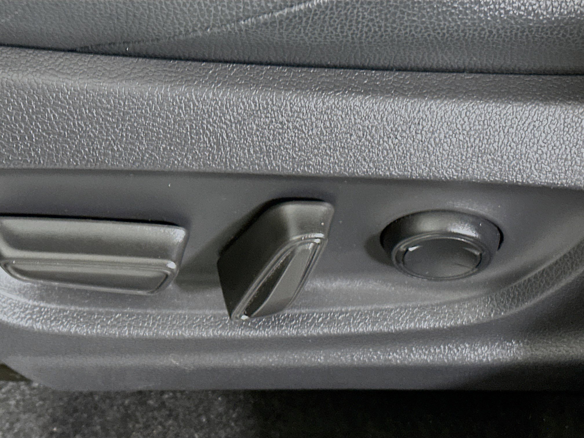 Used 2024 Toyota bZ4X Limited image 12