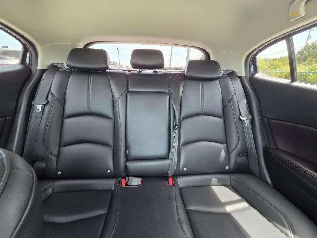 Used 2018 MAZDA MAZDA3 Touring FWD image 35