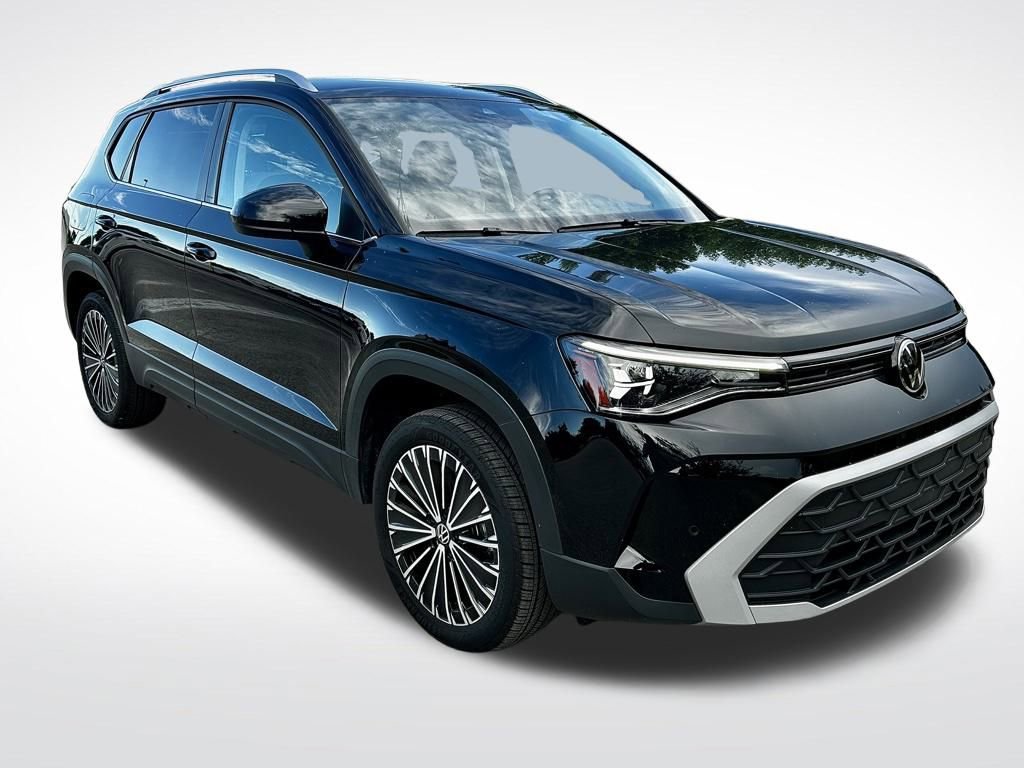 Certified 2025 Volkswagen Taos SE image 2