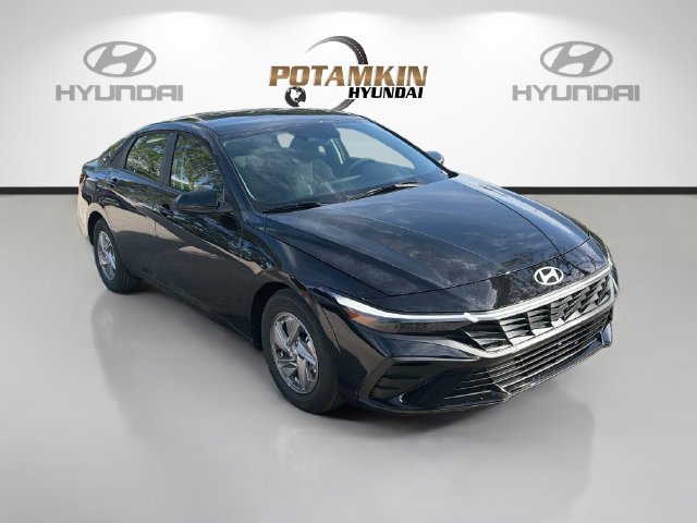 New 2026 Hyundai Elantra SE FWD image 3