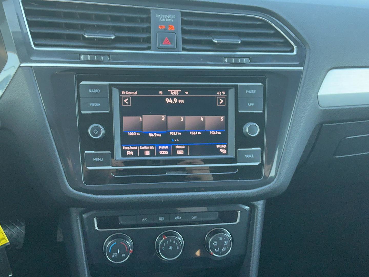 Used 2020 Volkswagen Tiguan S image 20