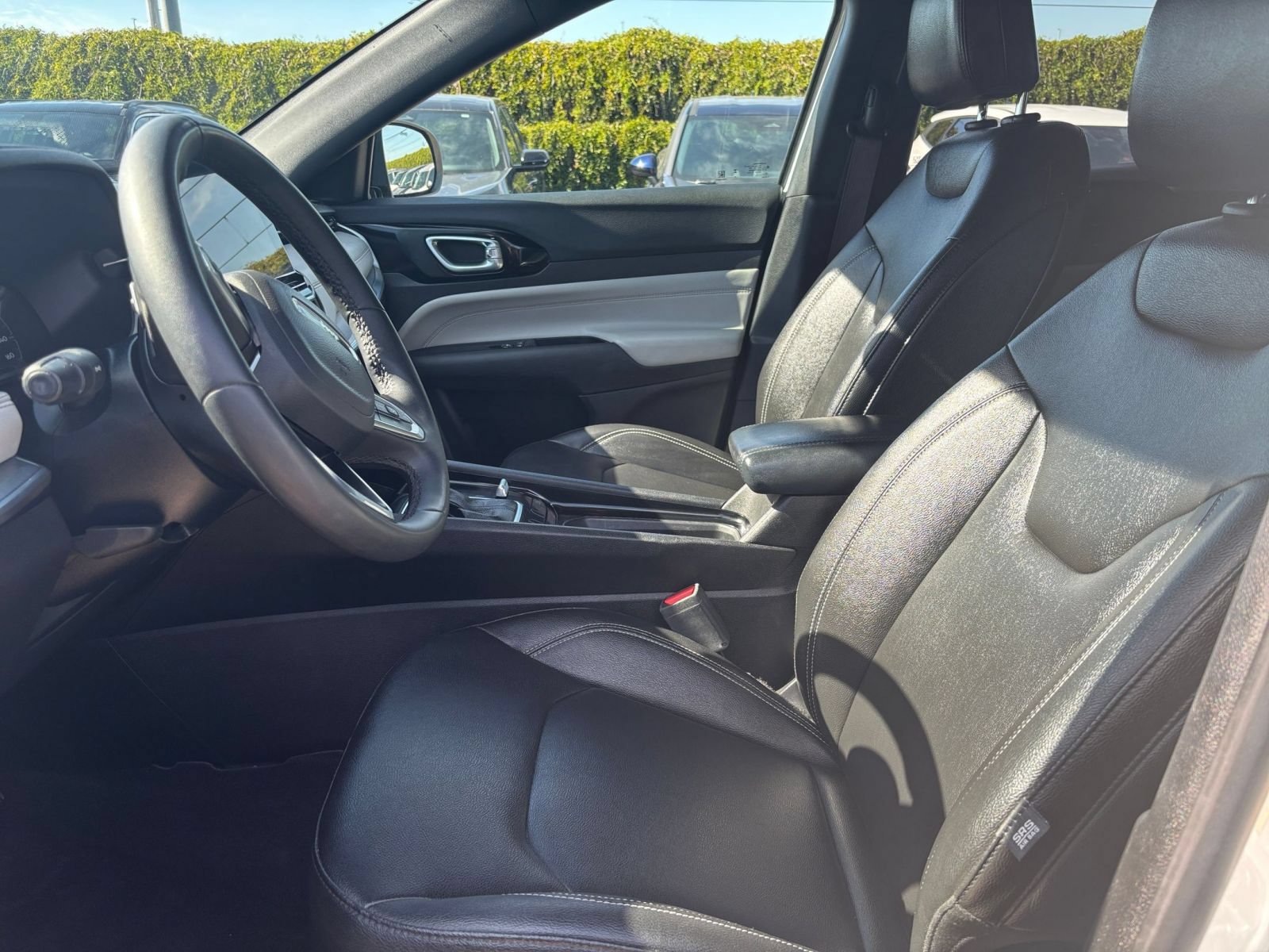 Used 2025 Jeep Compass Limited AWD/4WD image 27