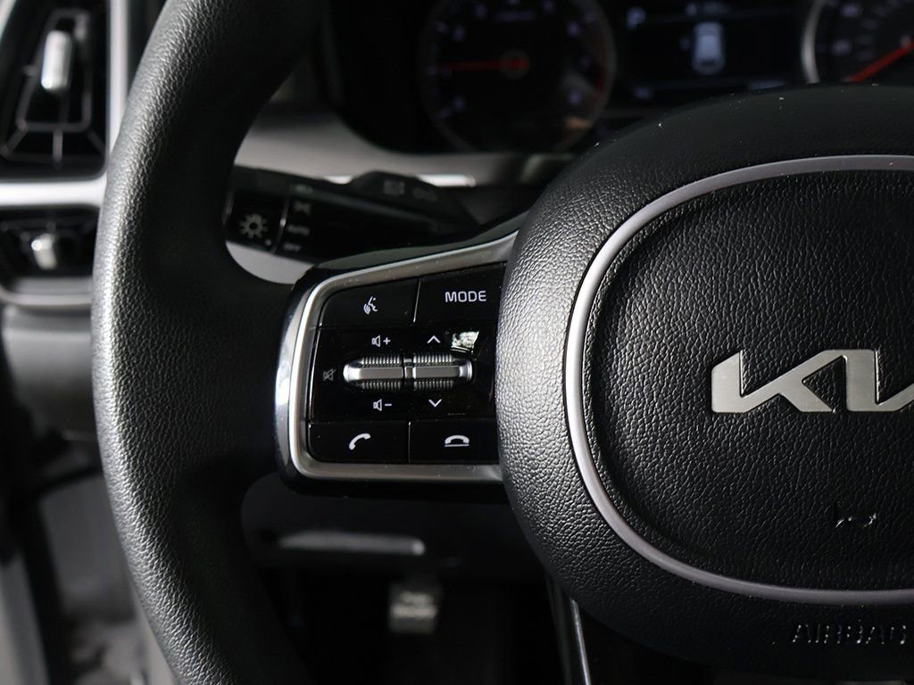 Used 2023 Kia Sorento LX image 36