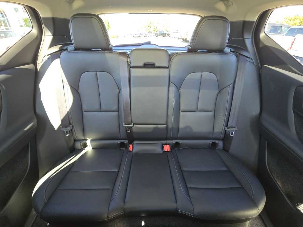 Used 2019 Volvo XC40 T5 Momentum AWD/4WD image 17