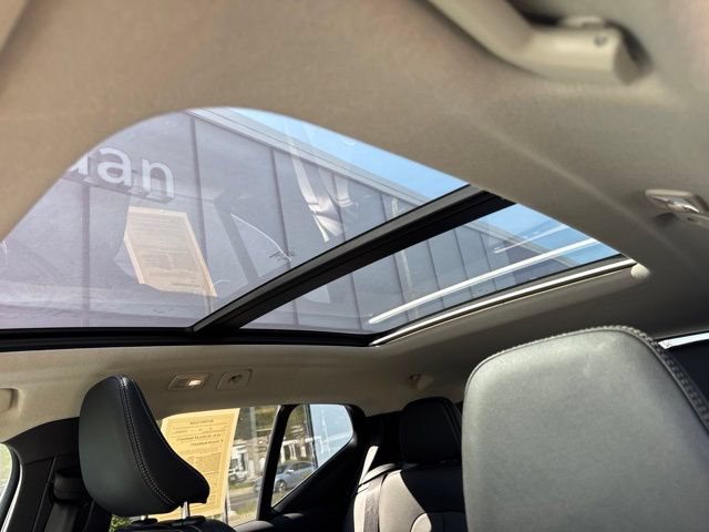 Certified 2025 Volvo XC40 B5 Core AWD/4WD image 27