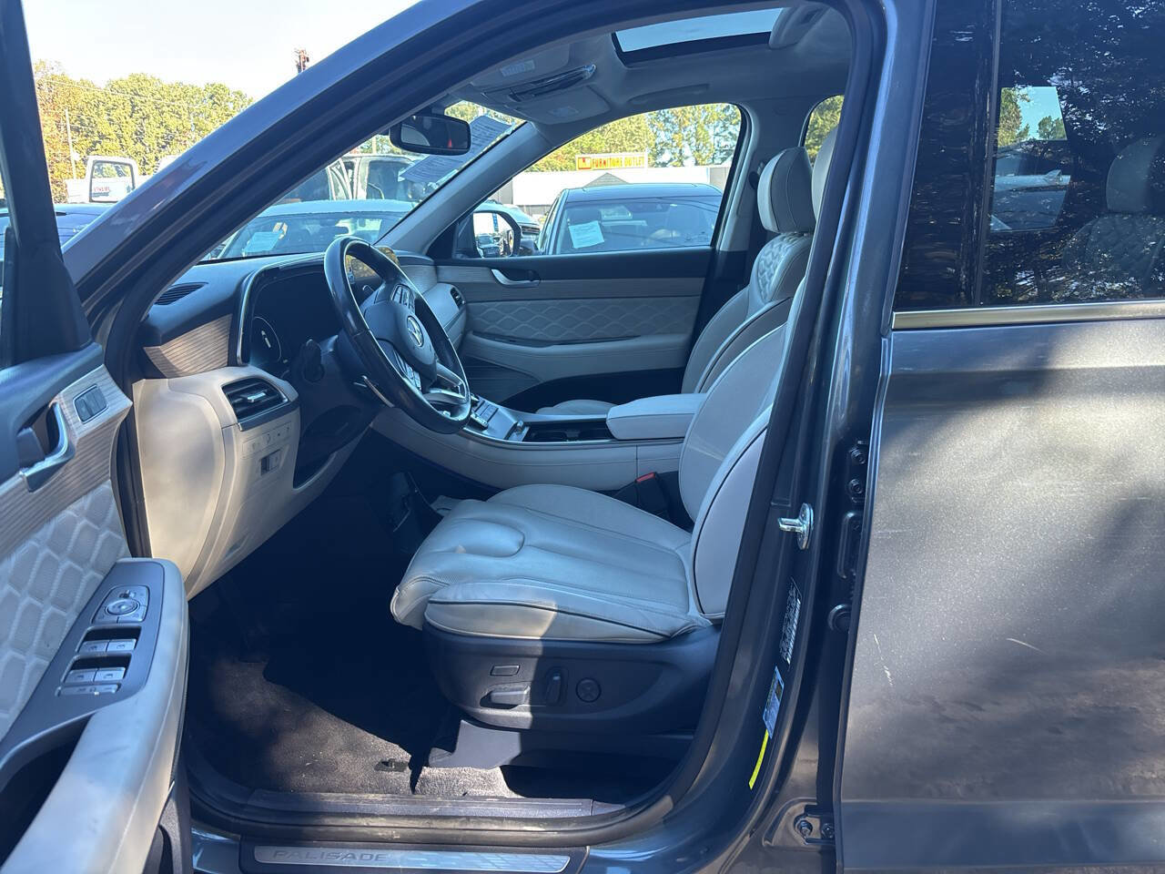 Used 2021 Hyundai Palisade Calligraphy image 9