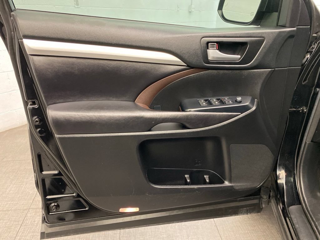 Used 2017 Toyota Highlander XLE w/ Carpet Mat Package FWD image 21
