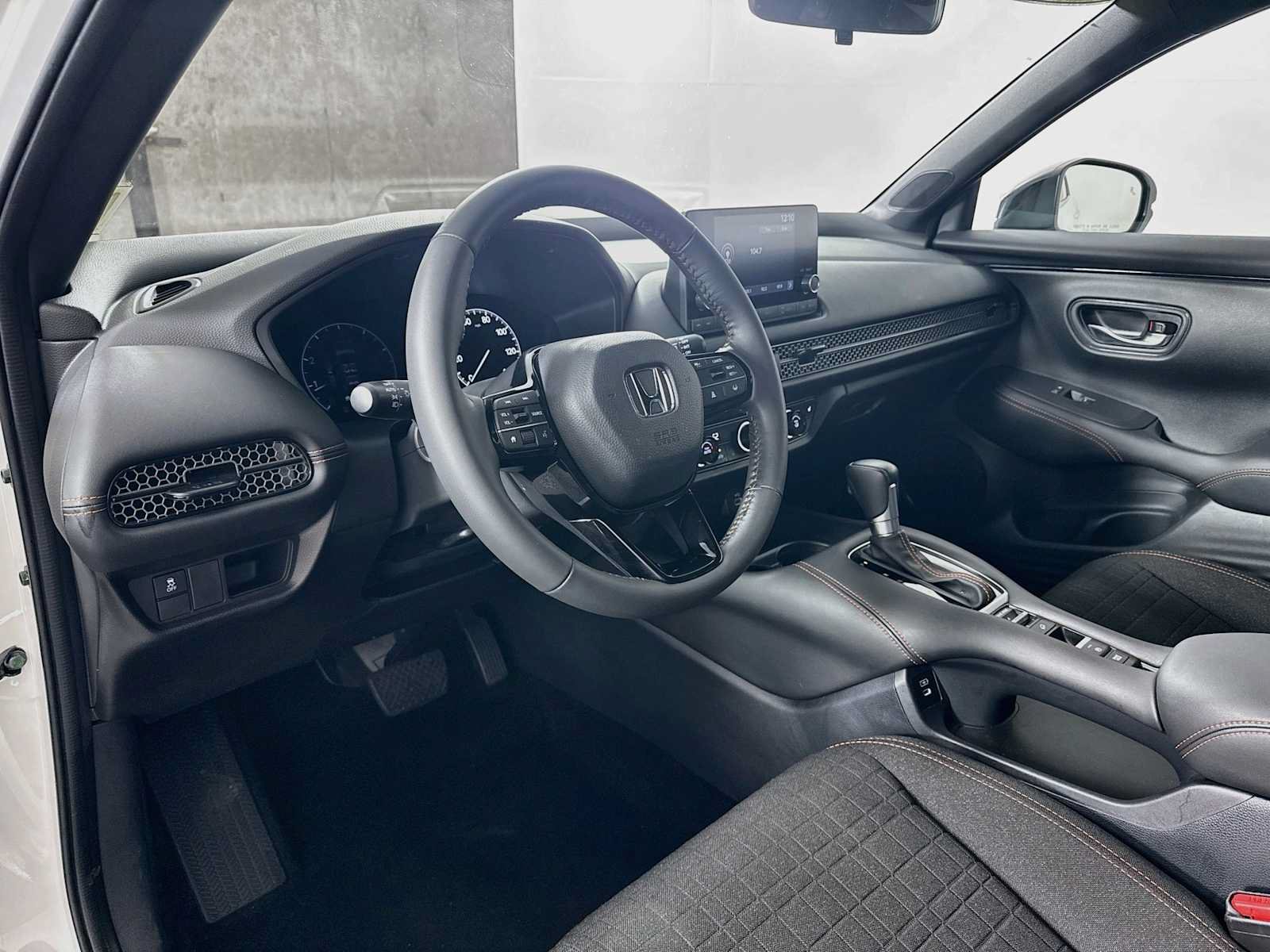 Used 2025 Honda HR-V Sport image 9