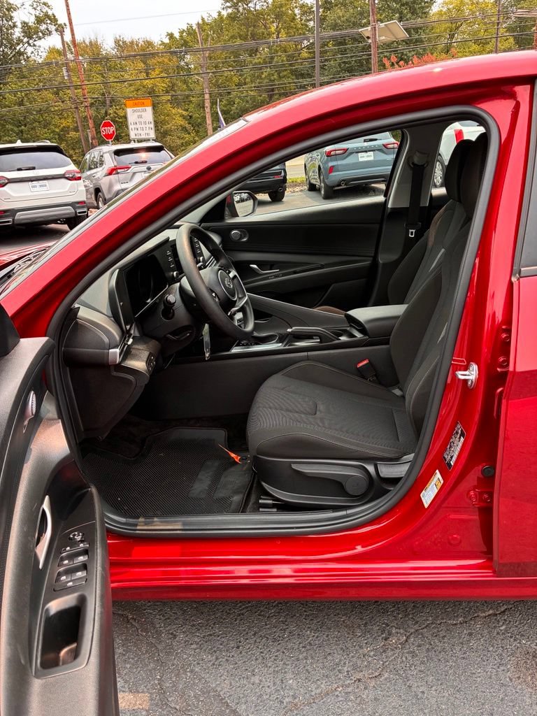 Used 2023 Hyundai Elantra SE FWD image 20