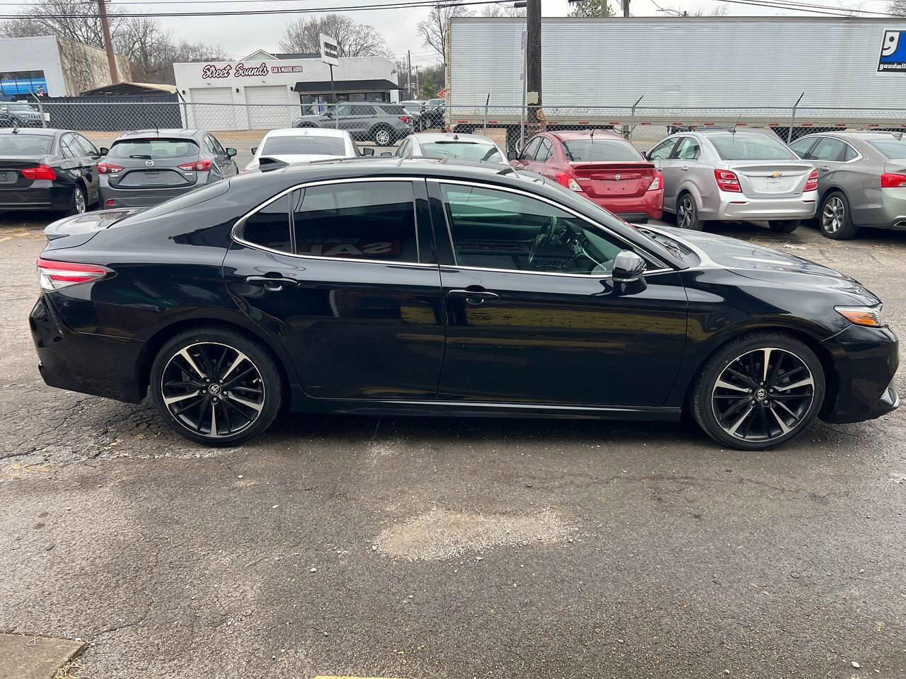 Used 2018 Toyota Camry XSE image 6