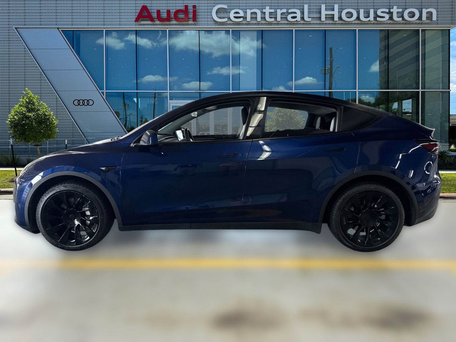 Used 2023 Tesla Model Y Long Range image 2