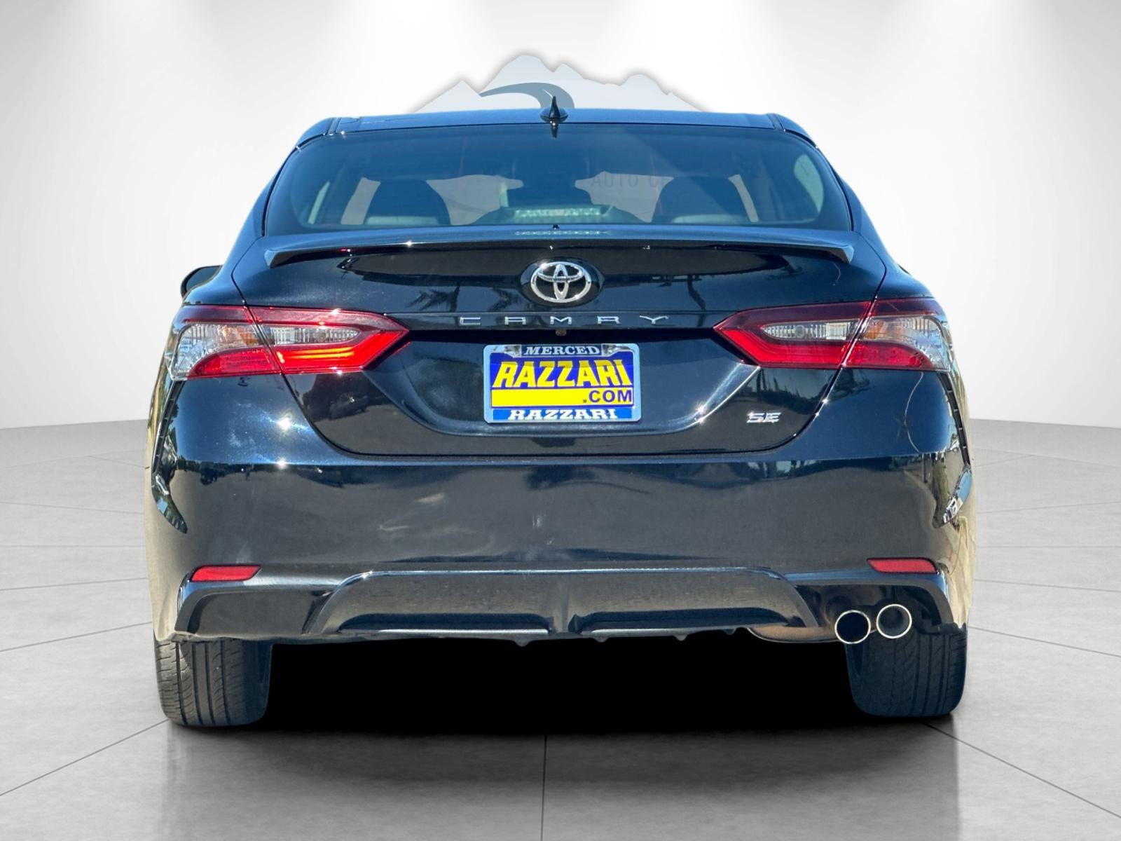 Used 2023 Toyota Camry SE image 4