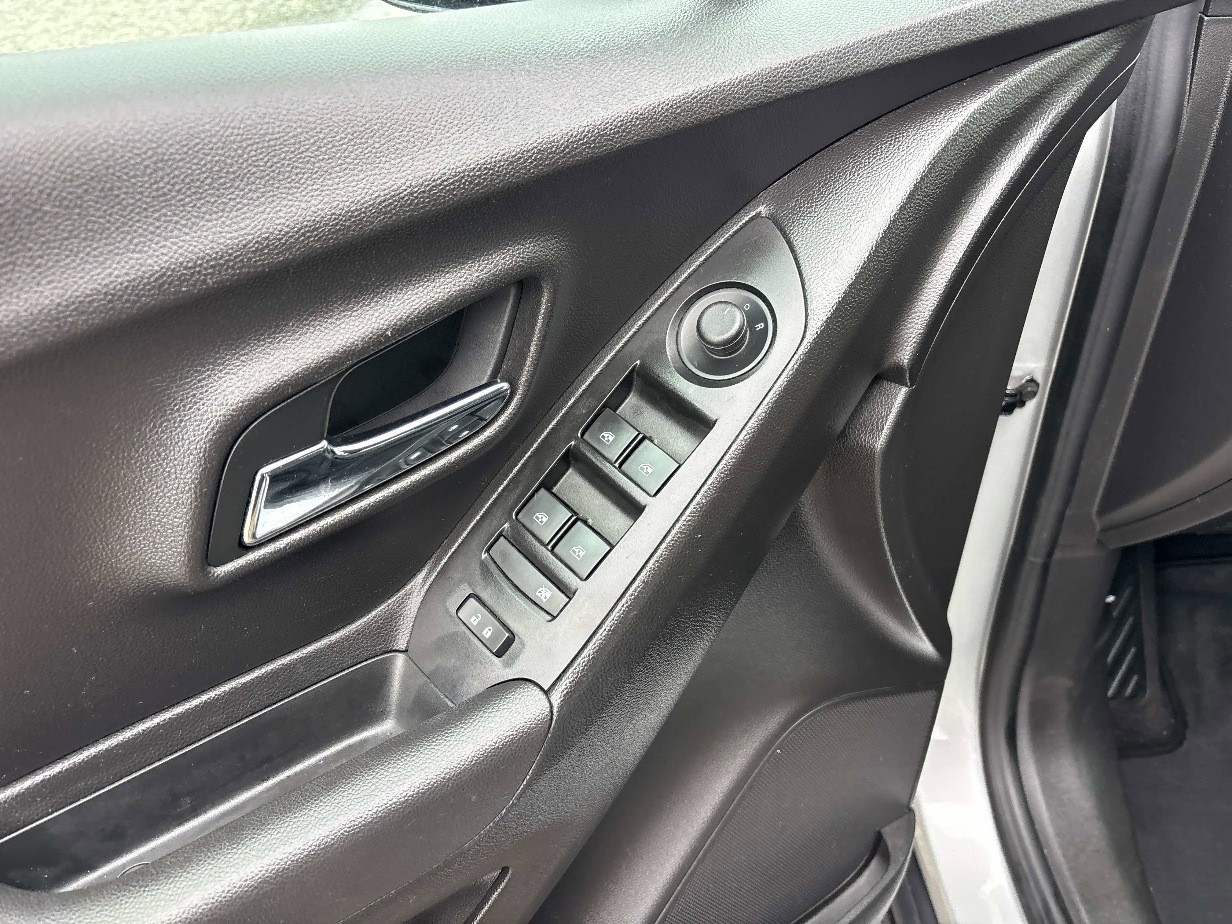 Used 2019 Chevrolet Trax LT w/ LT Convenience Package image 18