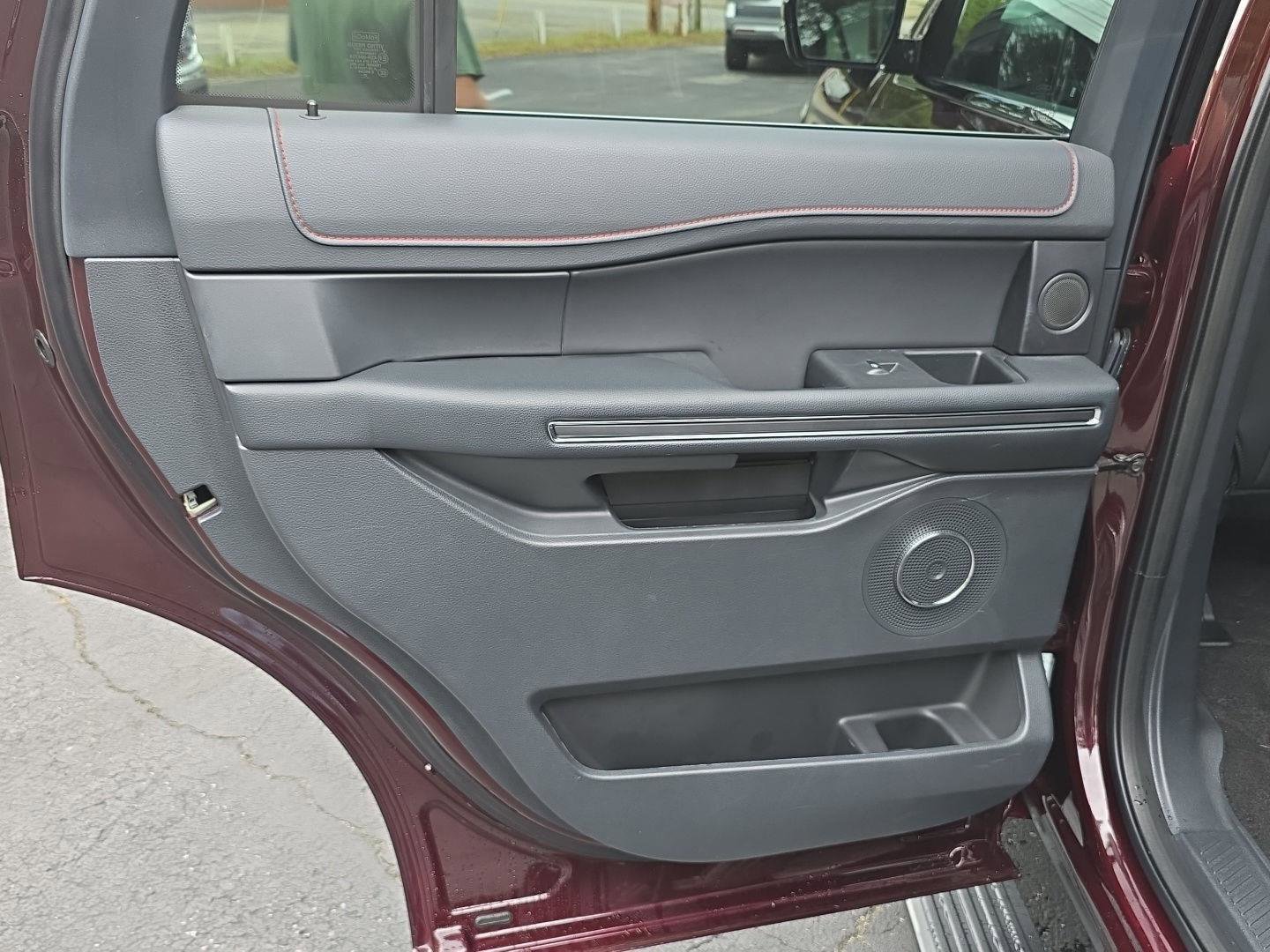 Used 2023 Ford Expedition Limited image 28