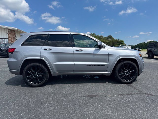 Used 2020 Jeep Grand Cherokee Altitude AWD/4WD image 10