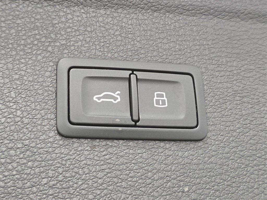 Used 2023 Audi Q5 2.0T Premium w/ Convenience Package image 30