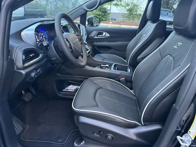 New 2026 Chrysler Pacifica Limited image 9