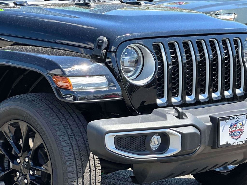 Used 2021 Jeep Wrangler Unlimited Sahara w/ Cold Weather Group AWD/4WD image 7