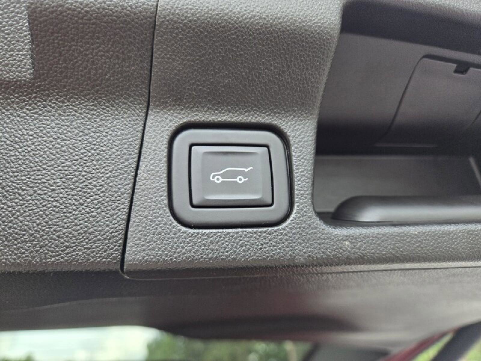 Used 2023 GMC Acadia AT4 w/ Technology Package AWD/4WD image 8
