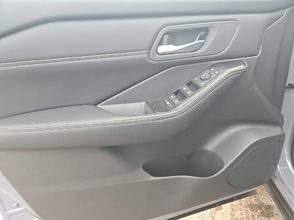 New 2026 Nissan Rogue SV image 12