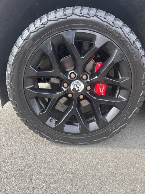 Used 2023 Chevrolet Suburban RST w/ Sport Performance Package image 12