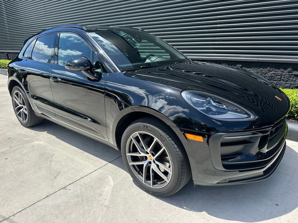 Certified 2023 Porsche Macan AWD/4WD image 11
