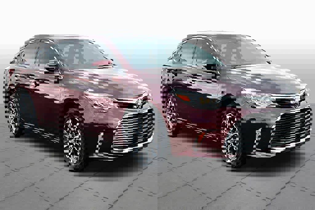 Used 2017 Toyota Avalon XLE Premium image 2