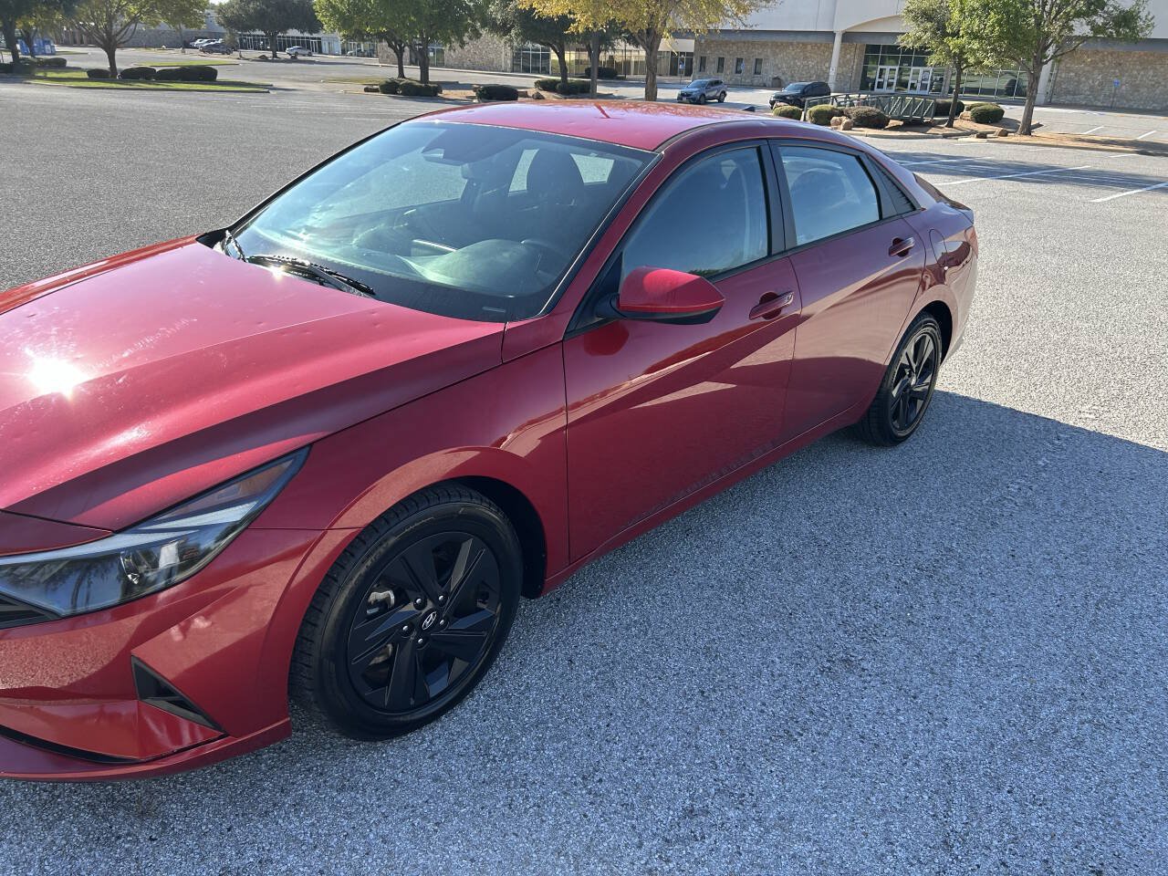 Used 2021 Hyundai Elantra SEL w/ Cargo Package FWD image 2