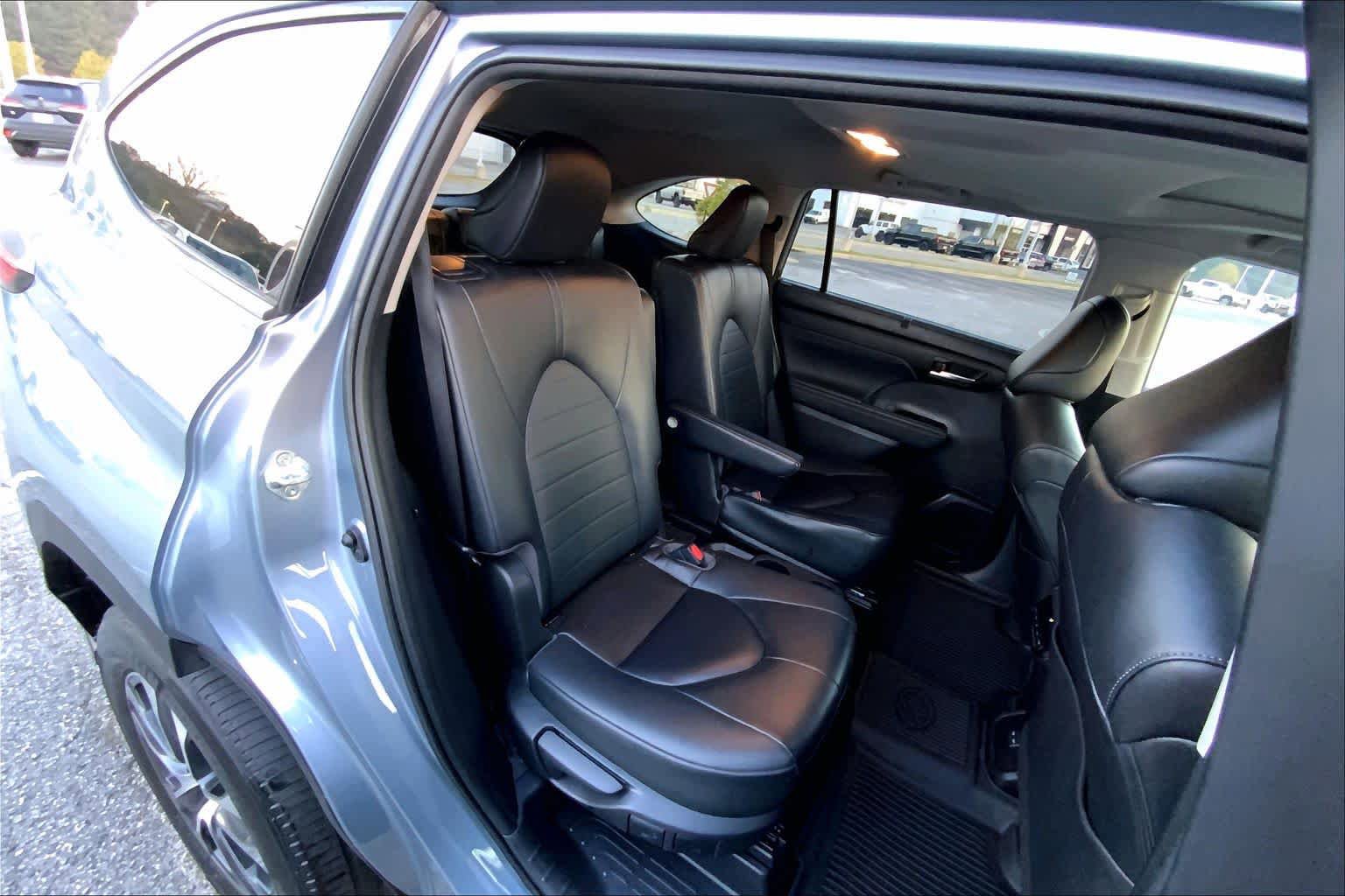 Used 2023 Toyota Highlander XLE image 19