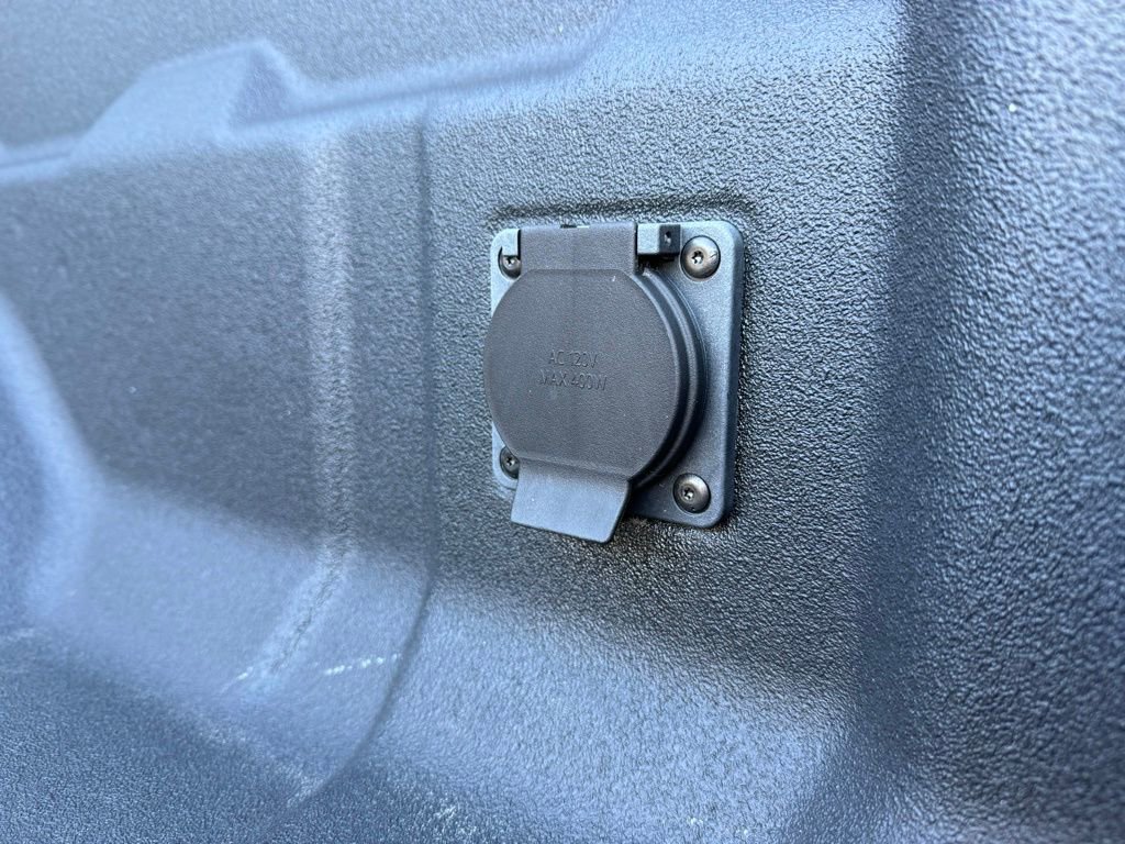 Used 2024 Chevrolet Colorado ZR2 w/ Technology Package image 32