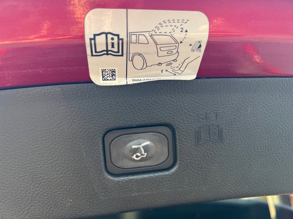 Used 2018 Ford Edge Titanium w/ Technology Package image 28