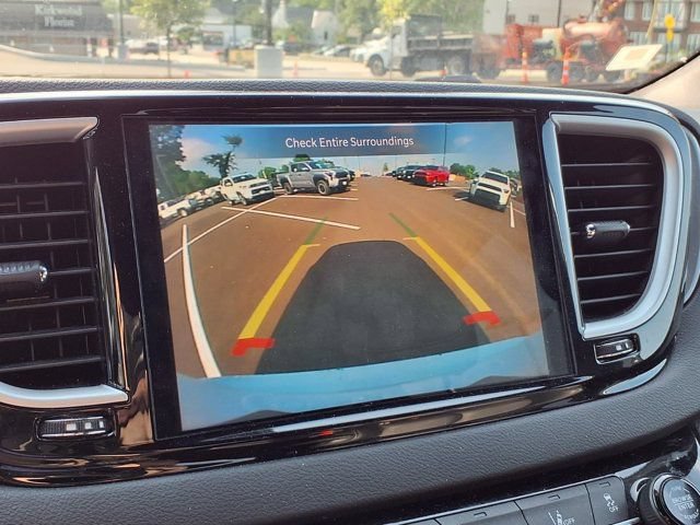 Used 2025 Chrysler Pacifica Select FWD image 8