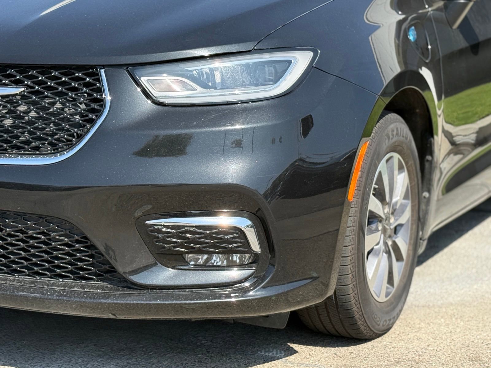 Used 2023 Chrysler Pacifica Touring-L image 4
