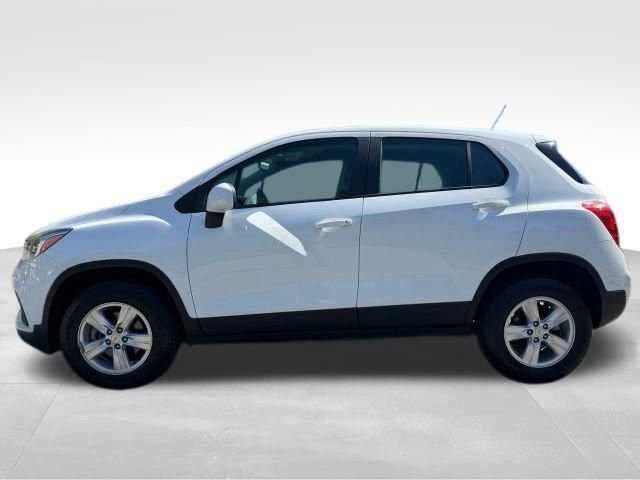 Used 2018 Chevrolet Trax LS image 2