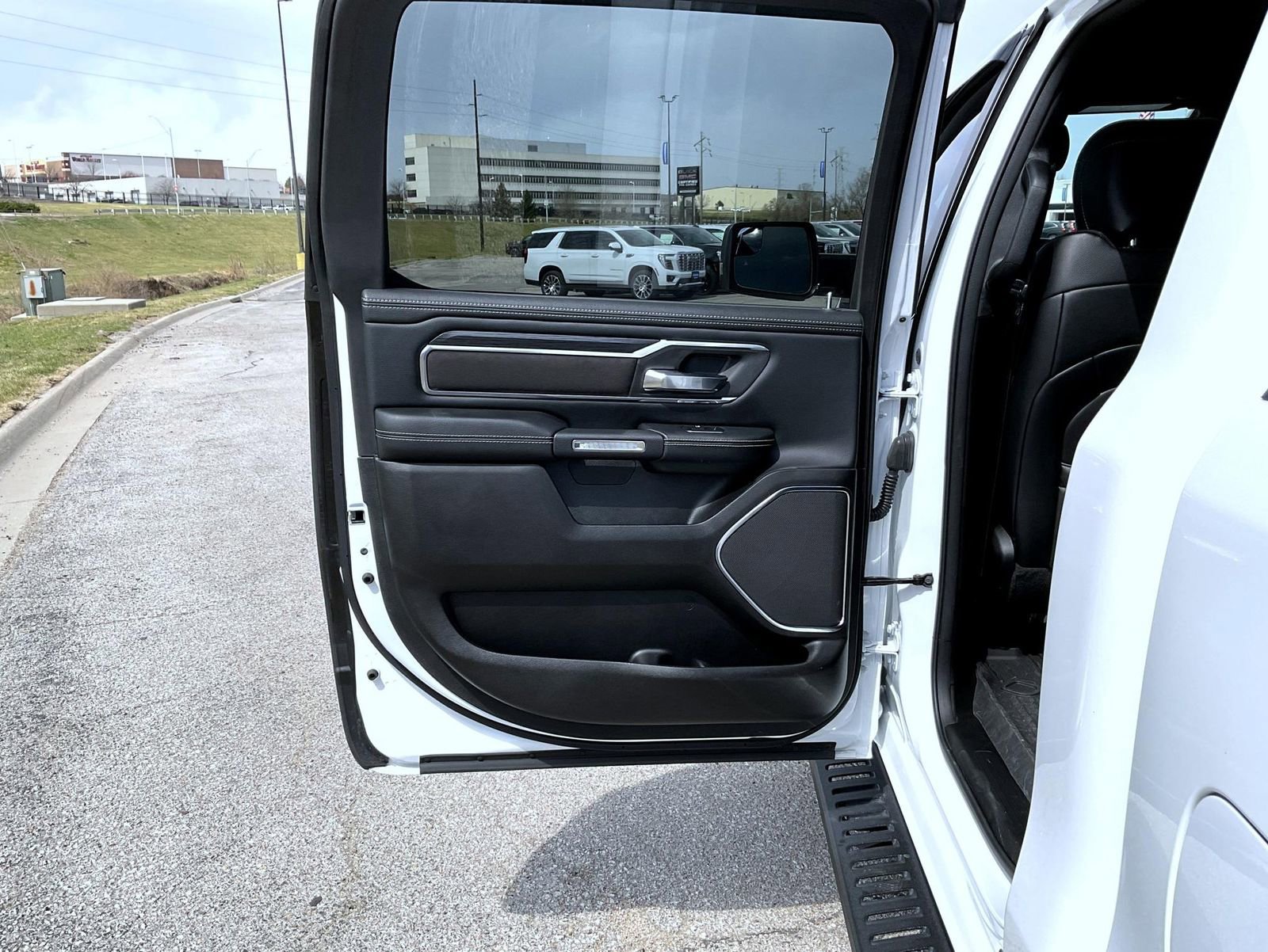 Used 2024 RAM 1500 Laramie image 20