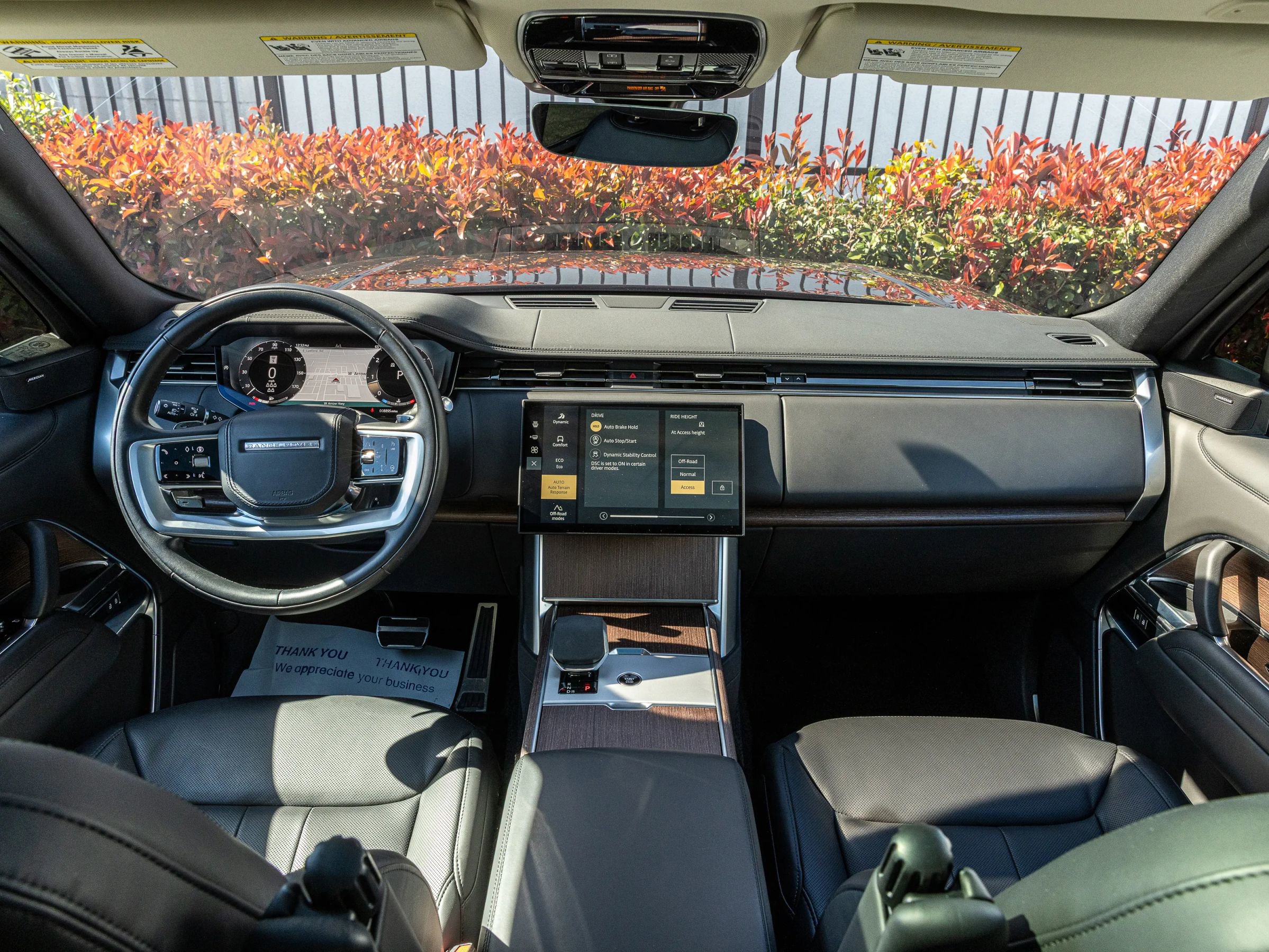 Used 2025 Land Rover Range Rover Long Wheelbase SE image 30