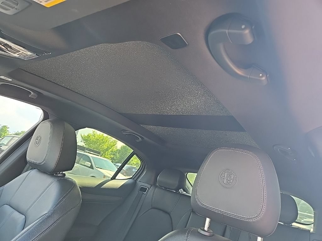 Used 2022 Alfa Romeo Stelvio Ti AWD/4WD image 16