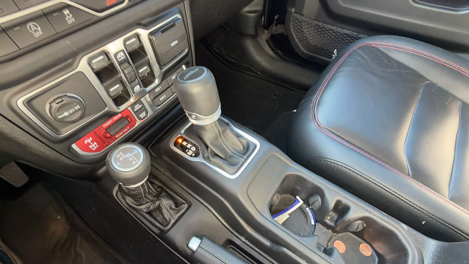 Used 2024 Jeep Gladiator Rubicon w/ Technology Group AWD/4WD image 32