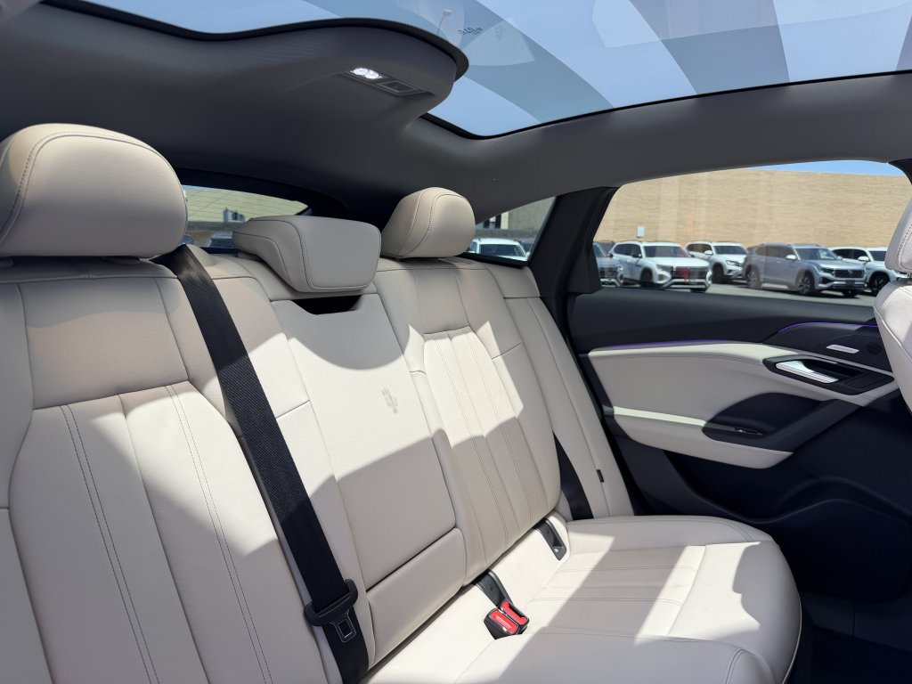 Used 2025 Audi A6 e-tron Premium Plus w/ Premium Plus RWD image 43