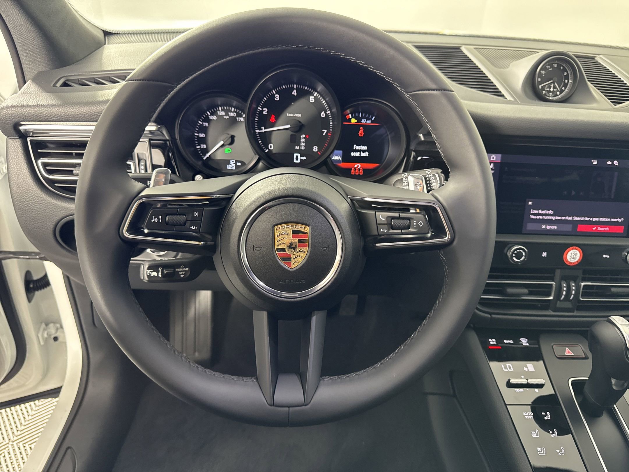 Certified 2025 Porsche Macan image 16