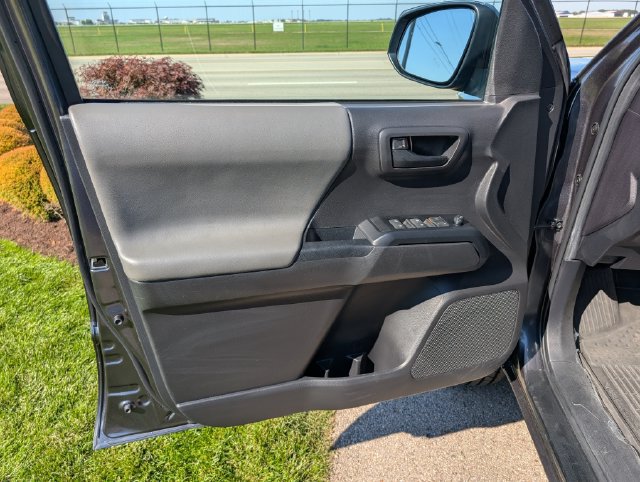 Used 2022 Toyota Tacoma SR AWD/4WD image 13