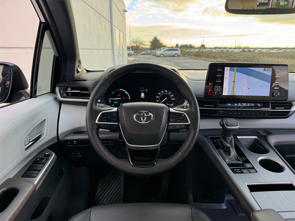 Certified 2022 Toyota Sienna XSE image 13